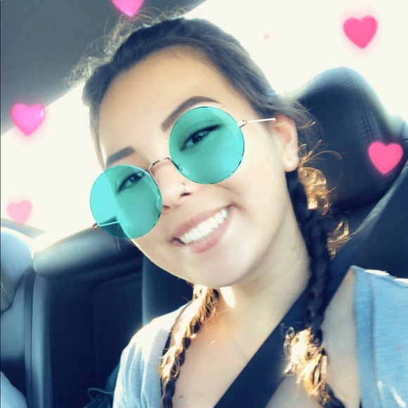 Meet your Posher, Maryssa - Picture 1 of 1